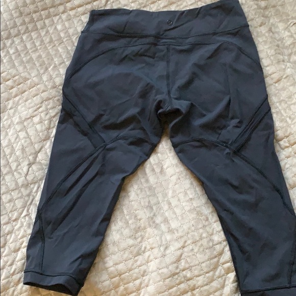 Lululemon Mesh Capri leggings - Picture 4 of 5